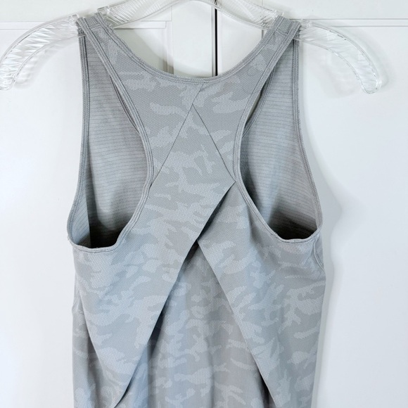 Lululemon Essential Tank Pleated 6/8
Incognito Camo Silver Drop Alpine White - Picture 6 of 11